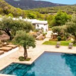 Inside Jennifer Aniston’s Bel Air Mansion: The Surprisingly Simple Routine Behind One of Hollywood’s Most Serene Celebrity Homes